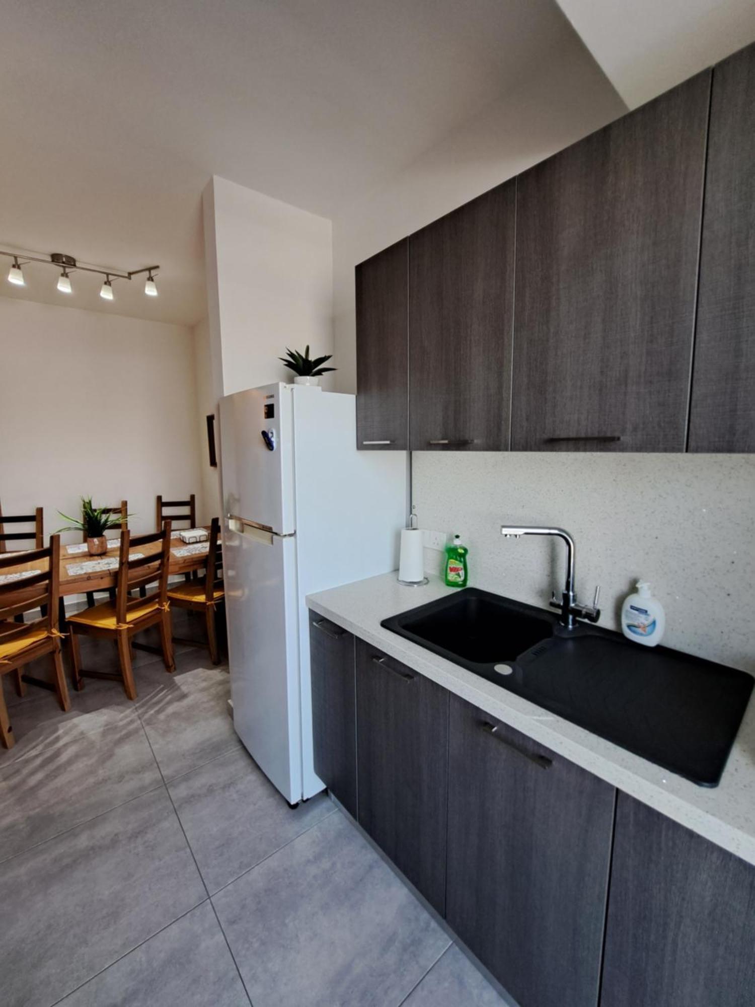 Albert'S Apartment St Lazarus 402 B - First Floor Larnaca Esterno foto