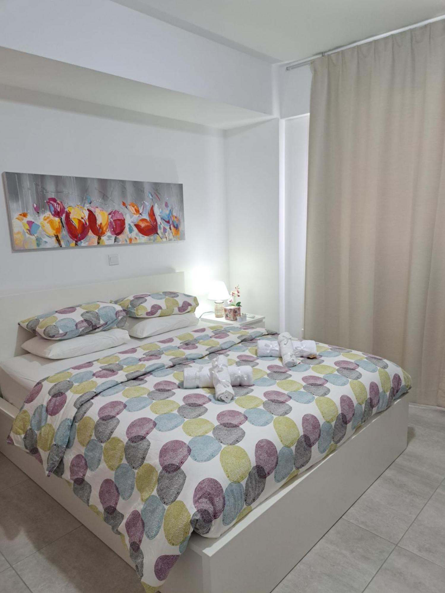 Albert'S Apartment St Lazarus 402 B - First Floor Larnaca Esterno foto