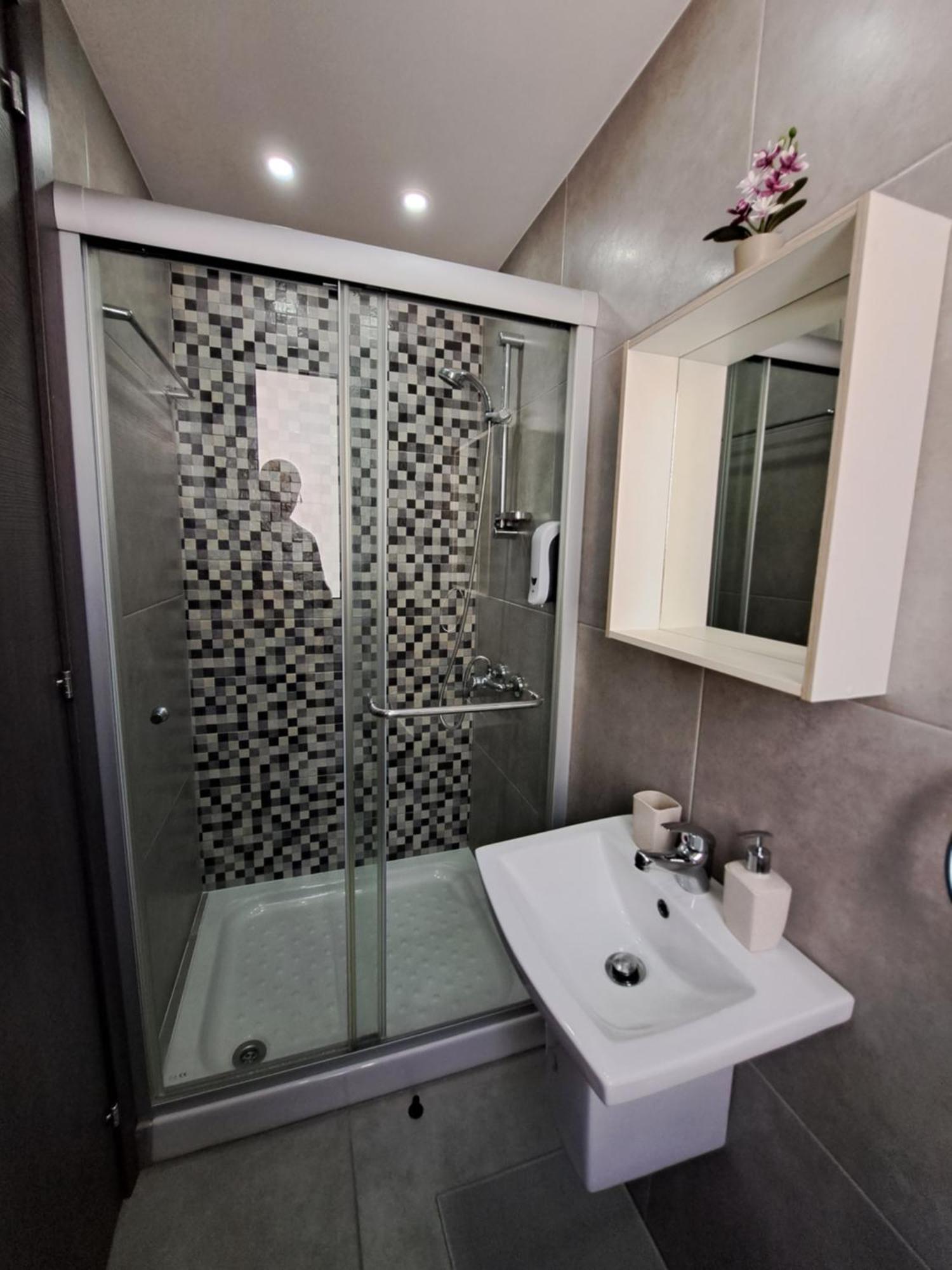 Albert'S Apartment St Lazarus 402 B - First Floor Larnaca Esterno foto