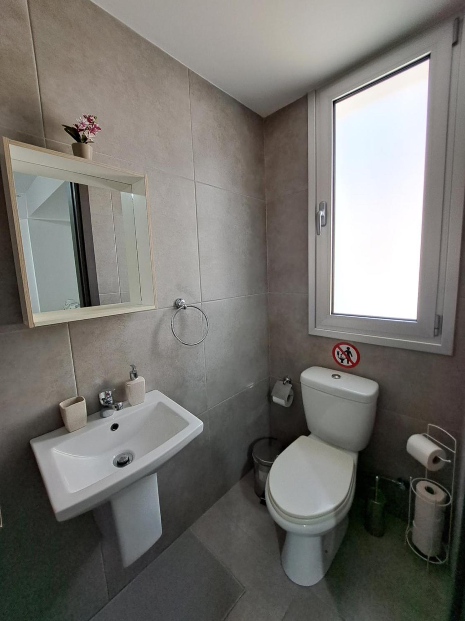 Albert'S Apartment St Lazarus 402 B - First Floor Larnaca Esterno foto
